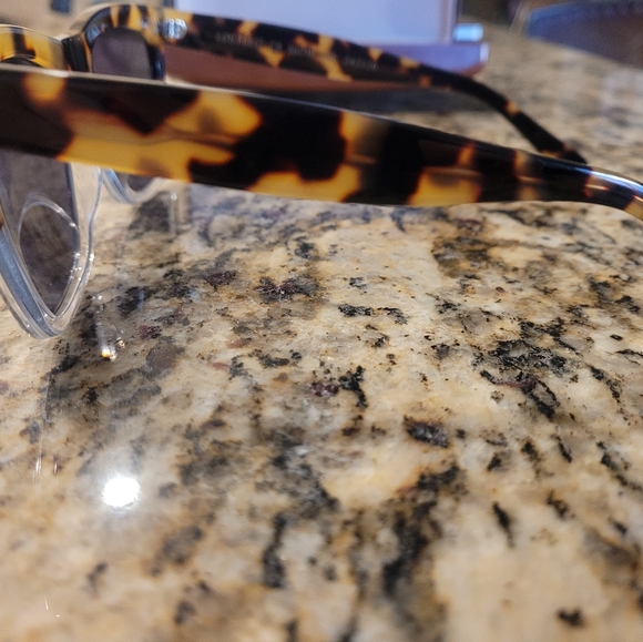 NWOT illesteva sunglasses - Picture 4 of 4
